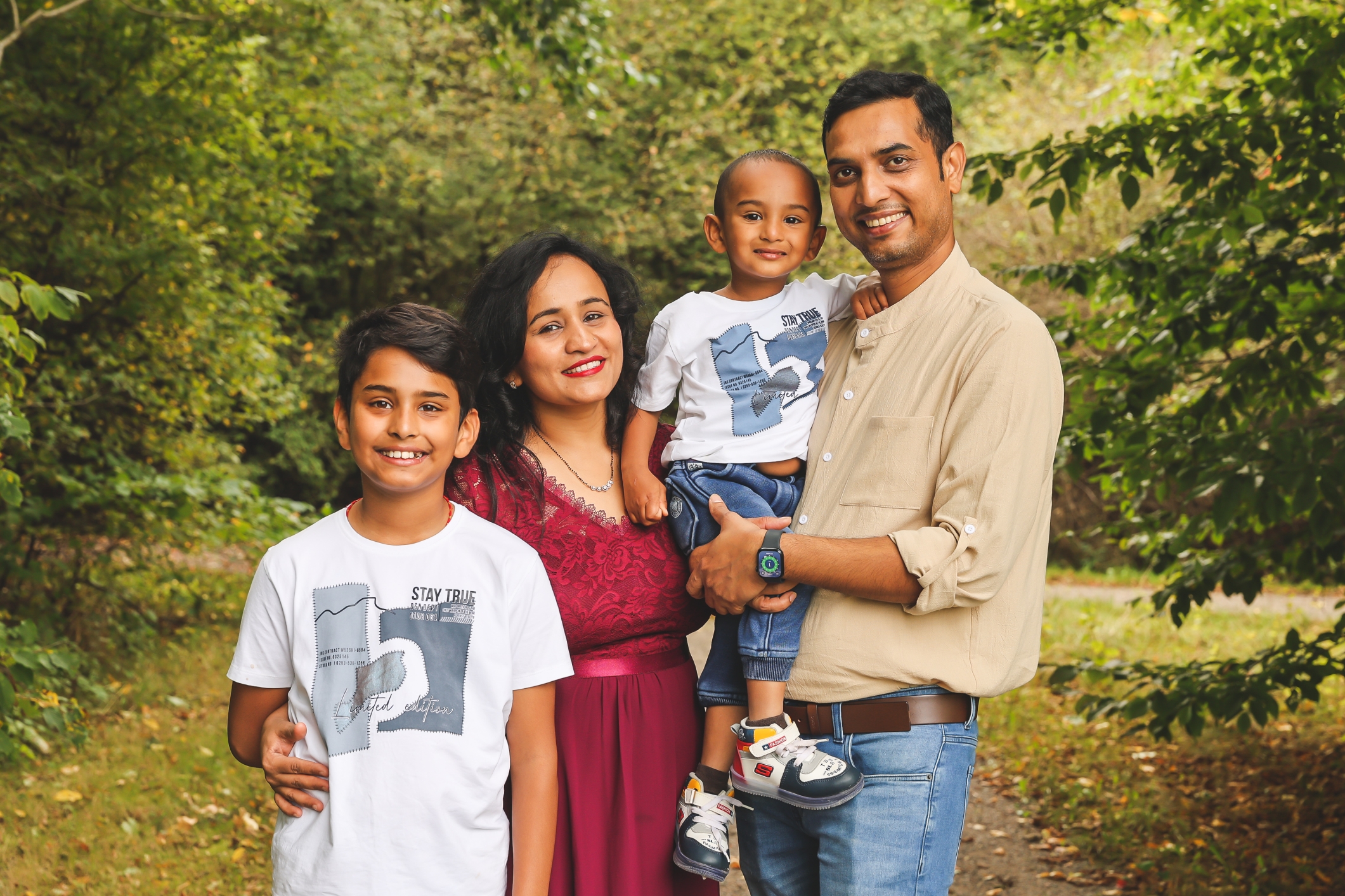 familjefotografering utomhus en sommardag